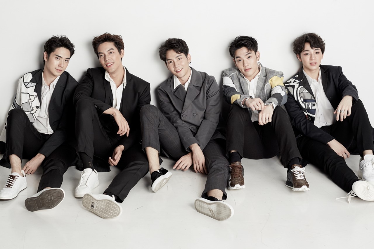 สาววายกรี๊ด "5 หนุ่ม SBFIVE" โชว์พิเศษ  พรีเซ็นเตอร์ ZEED SIMฯ