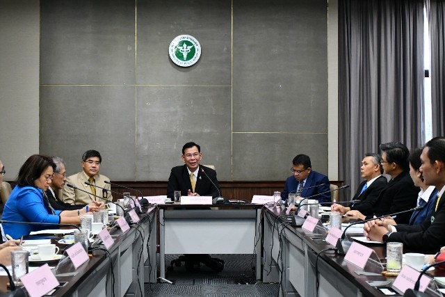 ปลัดสุขุม ประธานยุติปมขัดแย้งสองวิชาชีพ หมอแย่งห้องผ่าตัด พยาบาลสาวใหญ่ จนเกิดคลิป หมอตีพยาบาล