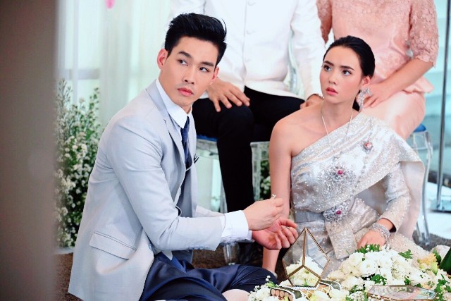 โซ่เวรีep11 ปรินทร์ เข้ม หัสวีร์ บุกล้มงานแต่ง ปารมิตา มุกดา กับ ไตรทศ ทำให้ ปรมินทร์ พ่อของปารมิตา ยิ่งเกลียดขี้หน้าปรินทร์เข้าไปอีก