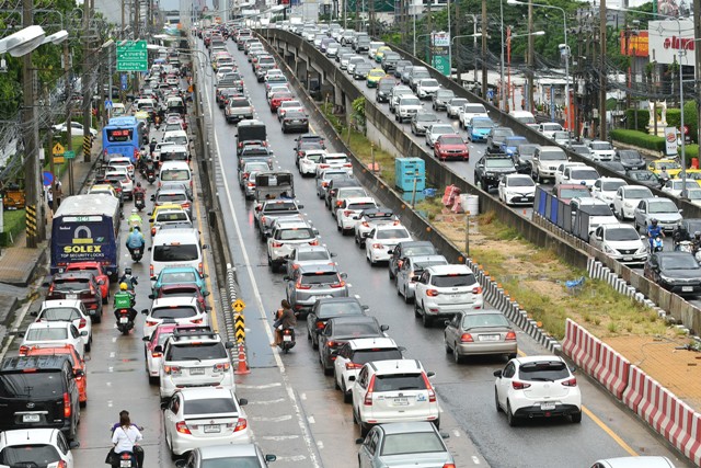 ฝนตก รถติด ทำสุขภาพจิตคนกรุงเสีย เครียด วิตกกังวล หงุดหงิด เหวี่ยงใส่เพื่อนร่วมงาน เตือน พยากรณ์อากาศกรุงเทพพรุ่งนี้ พินาศอีกวัน