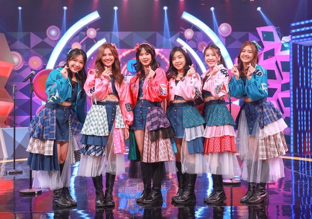 ดวลเพลงดัง ดาราท้าดวล นำ 6 สาว BNK48 โมบายล์ มิวนิค น้ำหนึ่ง ตาหวาน จีจี้ มินมิน โชว์เสียงร้องจัดเต็ม ท้าดวล เพลงคุกกี้เสี่ยงทาย