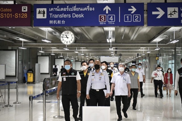 กระทรวงสาธารณสุข บุก สนามบินสุวรรณภูมิ ตรวจ มาตรการเปิดประเทศ รับ นักท่องเที่ยวเข้าไทย ดูแลให้ลงทะเบียน thailand pass เปิดประเทศวันแรก มีนักท่องเที่ยวเข้าไทย  2,424 คน จาก 40 เที่ยวบิน