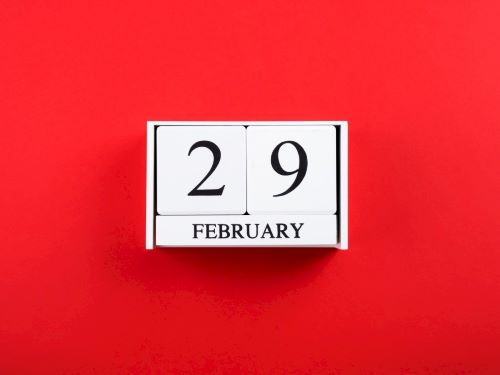 คำถาม ทําไมเดือนกุมภาพันธ์ถึงมี 29 วัน กุมภาพันธ์ มี 29 วัน มีปีไหนบ้าง ปีอธิกสุรทิน คือ ปีที่มี 366 วัน คือ ปี พ ศ ใด
